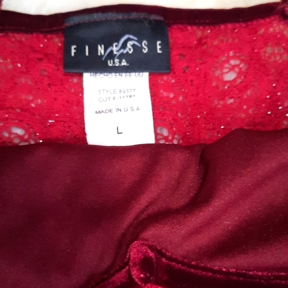 Finesse Vintage Lacefront Burgundy Croptop - Picture 3 of 3